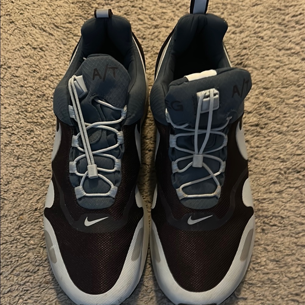 Men's Nike PEG A/T  eggplant  and Gray Sneakers.  Never worn. Size 10